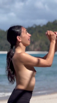 Nyepong dan ngocok kontol di pantai terbaik sampai telan sperma
