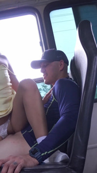 Stiefschwester Sylenna reitet meinen schwanz roh in einem bus! Riskanter Fick mit öffentlichen Verkehrsmitteln