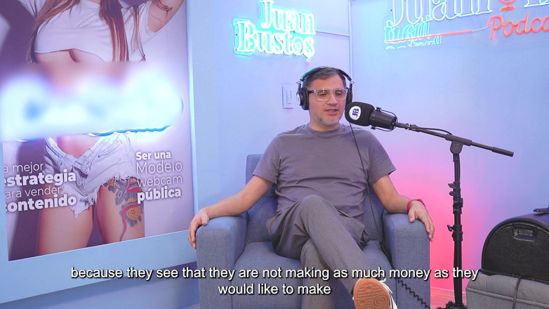 JuanBustos: Cristinavegas, латиноамериканська веб-камера модель, ламає свій клітор, катаючись на трах-машині на juanbustospodcast.