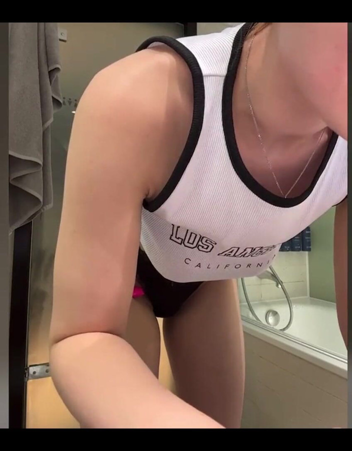 JuiceLussie: Shower Show on Webcam