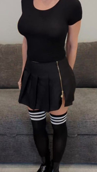 Introducing Lola - She's Kinda Goth