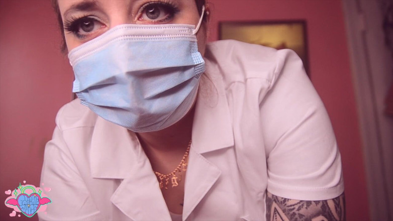 Freshie juice: La dominatrice infermiera ti rende la sua cagna