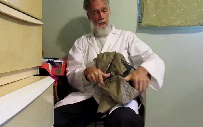 Mr hairy gardener: Yum, Yum, Eat 'em up Scientist Video del 1