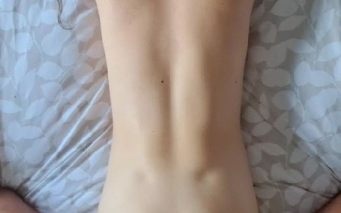 SkinnyWithAHugeDick: Începe pe scări, termină-o în dormitor