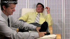 My friends feet: El amplio tamaño de 12 pies del vendedor Tucker adorado