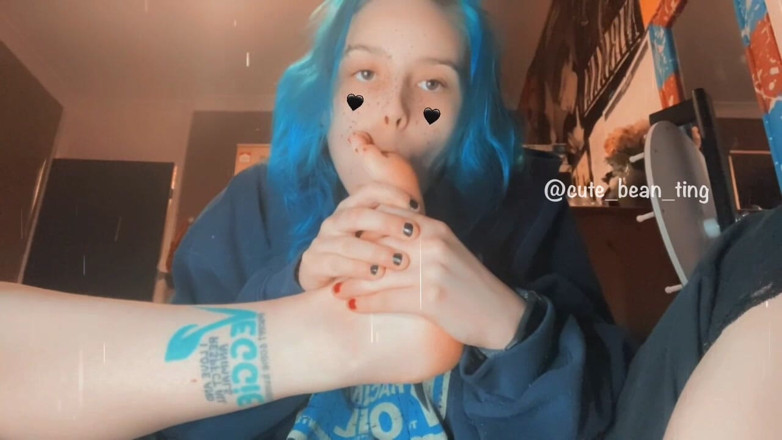 Alice Bean: Bean dyrkar fötterna