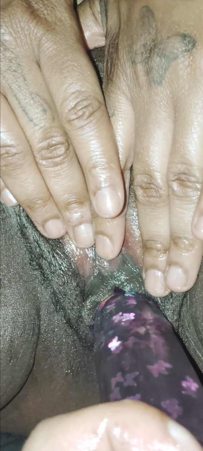 Lola Tha Pink Bunny: 딜도로 보지를 쓰다듬어!