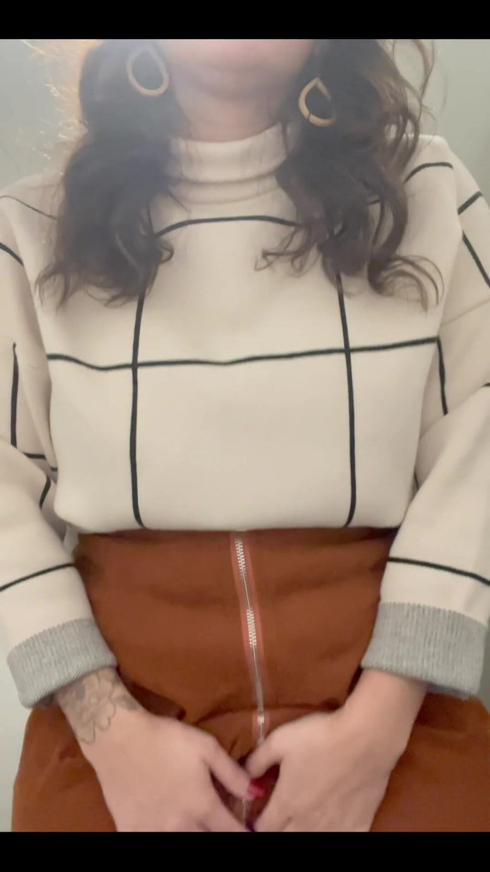 Josie Jaxxon: 在办公室自慰