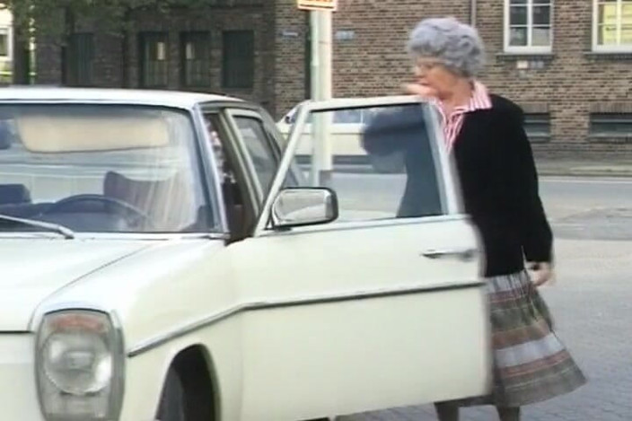 German's Fat and Old Ladies: Nenek jerman suka fingering memeknya sendirian
