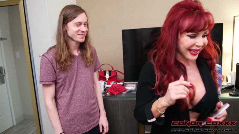 Conor Coxxx: Sexy Vanessa - managerul sexy al hotelului milf