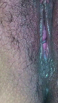 Coño jugoso peludo de una niña nepalesa
