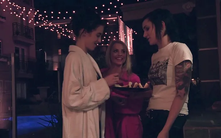 Leon Lambert: A lesbian threesome for the Halloween
