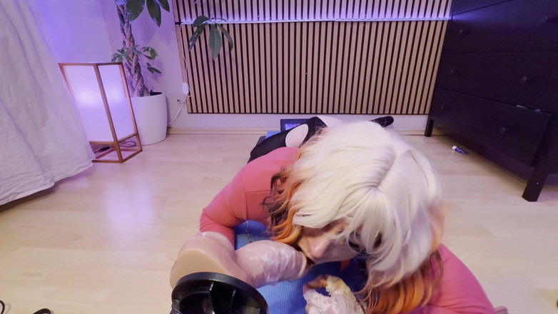 Elvi Lynx: Sissy Elvi Lynx Stretches Her Asshole and Licks the Dildo...