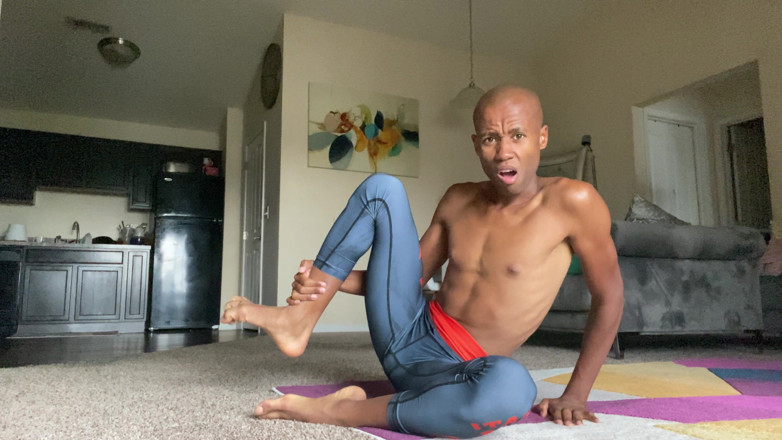 Karma Rainbow Smith D: Quần áo thể thao rất nóng bỏng