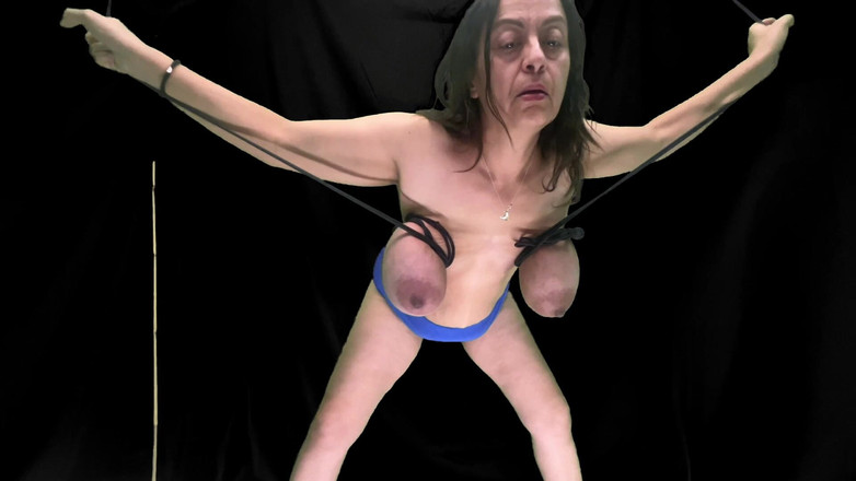 VeeVee Vixen: Kozy svázané visí rovnou dolů