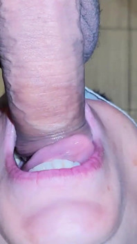 Historia # 6. la lengua está profunda en el culo. Gran polla hasta el fondo de la garganta Leche en su cara La vida cotidiana sexy de una rubia