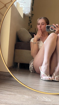 Uwu Leggy Mirror Škádlení V Mém Roztomilém Oblečení