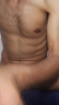 Mon esclave est venu me chercher avec de la lingerie de sa femme