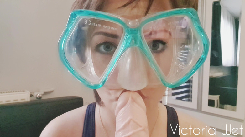 Victoria wet: Blowjob in a diving mask and sex machine