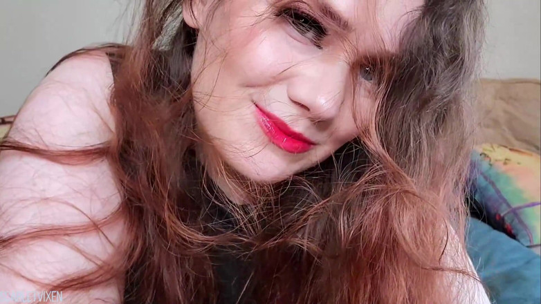 Scarlet Vixen: Keseronokan fetish kepala dan rambut