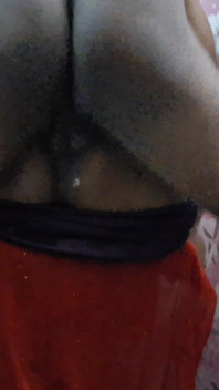 La hermanastra de grandes tetas naturales tiene un chorreo de leche