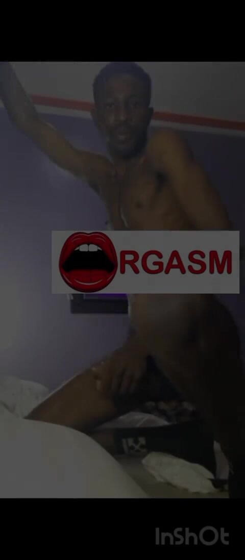 Sweetass132: Masturbasi kontol hitamku yang gemuk
