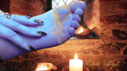 Mxtress Valleycat: Worship my big blue feet