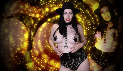 Goddess Misha Goldy: Sip by sip sexy Succubus renderà la tua anima!