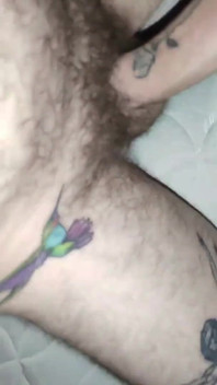 Baise nocturne avec un cul poilu
