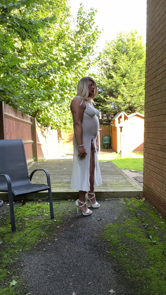 Kellycd2022: Kellycd2022, travesti sexy en lingerie blanche sexy