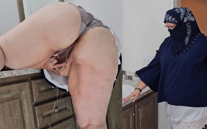 Big juicy ass booty clapper & jamdown: Hidžáb MILF v koupelně si hrála s její kundičkou a...