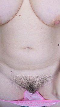 Tetas grandes, fosas peludas y coño