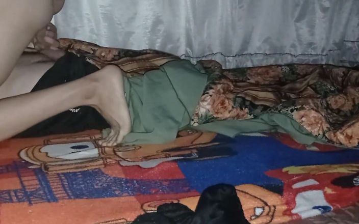 Mr_jhovin: Aku berkunjung ke rumah Alexandra dan aku menginap saat fajar...