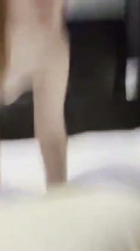 Mężatka robi zakupy w pobliżu - sesja wideo zamienia się w prywatne nagrywanie seksu
