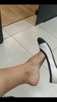 Flat Dangling When I Was at Hairdresser