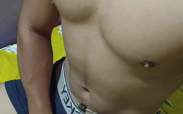 Bhola: Eu estou sozinho em casa, então eu estou tirando meu...