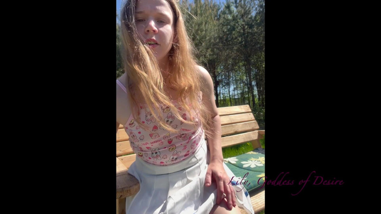 Lily, Goddess of Desire: Падчерица в студенческой униформе заставляет тебя сидеть у ее ног и трет ее до оргазма