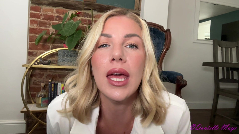 DanielleMaye: Nevlastní dcera tě vystříká v práci