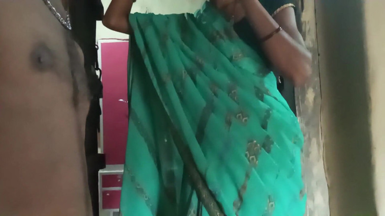Premi pooja: Indian Hot Desi Bhabhi and Young Boy Fast Time Fucking...