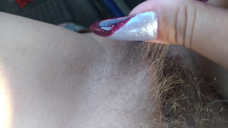 LizAngel: Has grown curls on her pubis