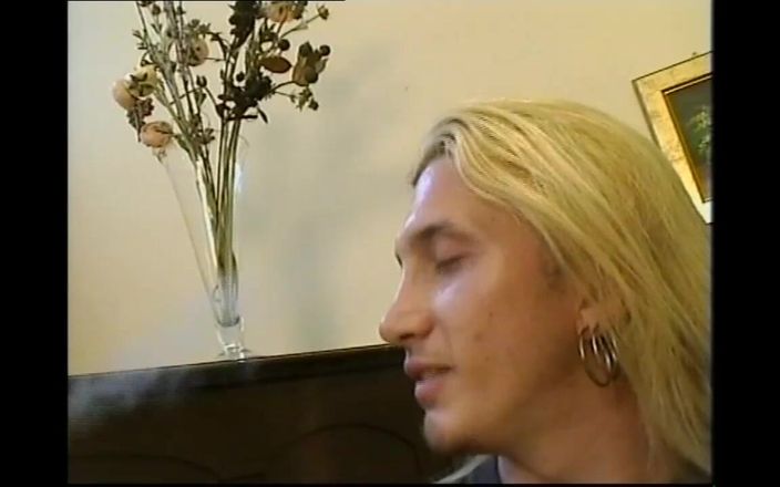 Nasty LADYBOY: Транс-грудастые домохозяйки милфу трахнули в задницу огромные любительские члены (фильм целиком)