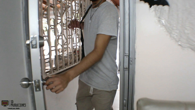 Vayolet: Seks ganas di kamar mandi sama istriku yang lagi sange...