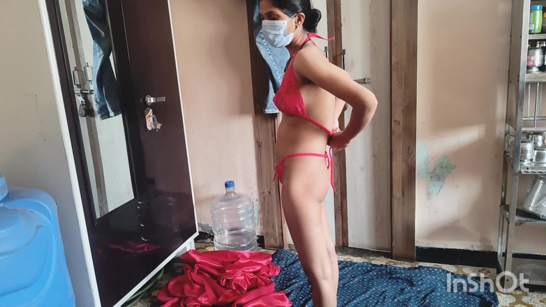 Desishycouple: Shivani ilk kez bikini deniyor