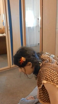 Výprask sissy soba a obrácení se zpět na sissy dívku