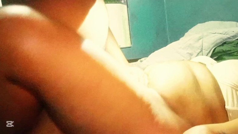 BigassMILF40: In zijn kont naar de volwassen buurman