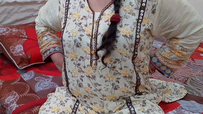 QueenbeautyQB: Mama vitregă spune se aplică ulei pe spatele meu