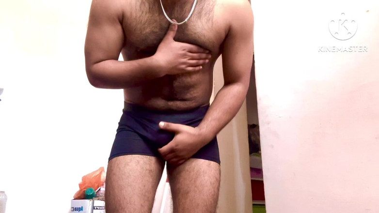 Desi__Panda: デシの毛深い継父がバービーに体を見せ、ヌードショーを披露する