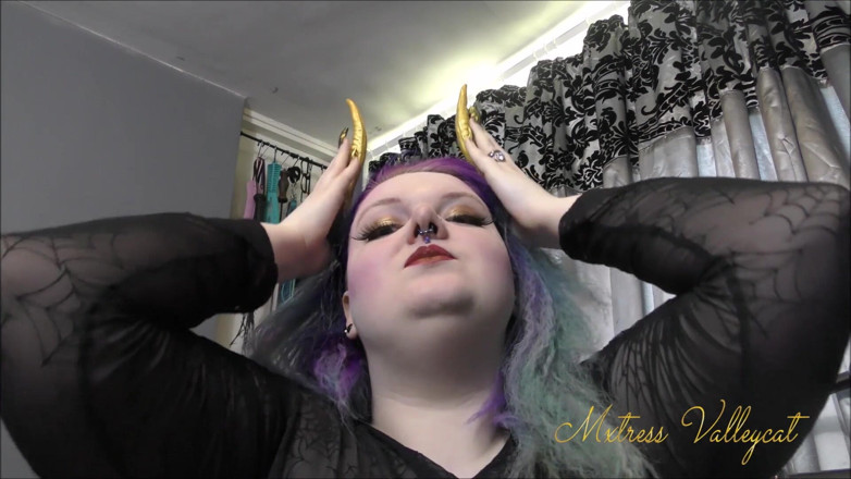 Mxtress Valleycat: Demonic nail tapping