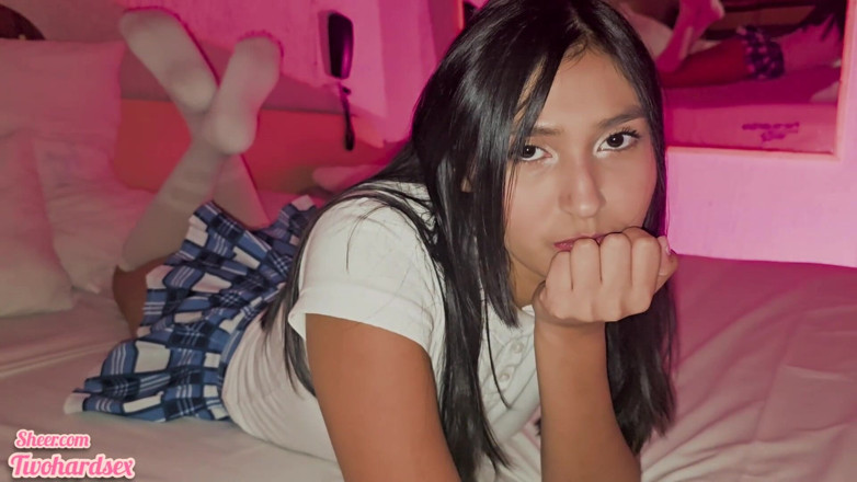 Teen sex 66: Bir kız üvey kız kardeş sıkı içine süper bir boşalma alıyor