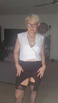Cosa Ne Pensate Del Mio Outfit per Andare Al Lavoro? Tu Avresti Resistito Il Giorno Prima...